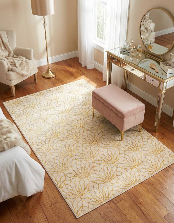 Detail image of 4' x 6'  Marilyn Monroe&trade; Glam Dahlia Rug