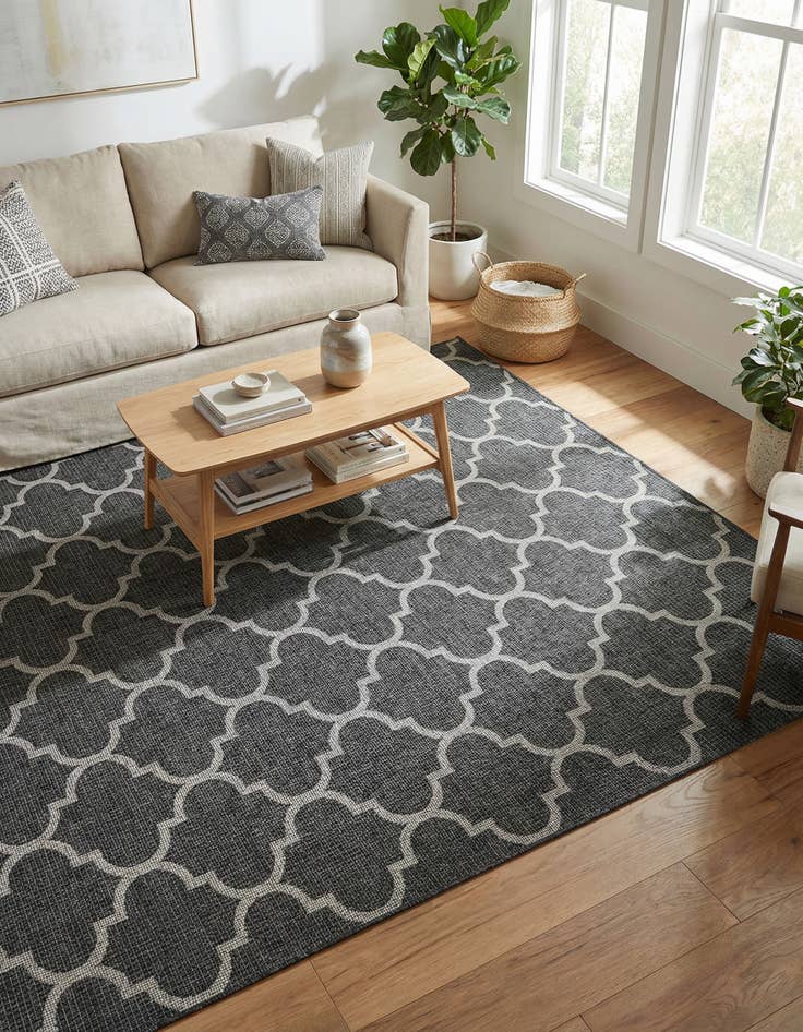 Detail image of 7' 10 x 10' Washable Lattice Indoor / Outdoor Rug