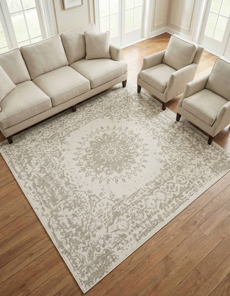 Detail image of 7' 10 x 7' 10  Washable Traditional Indoor / Outdoor Square Rug