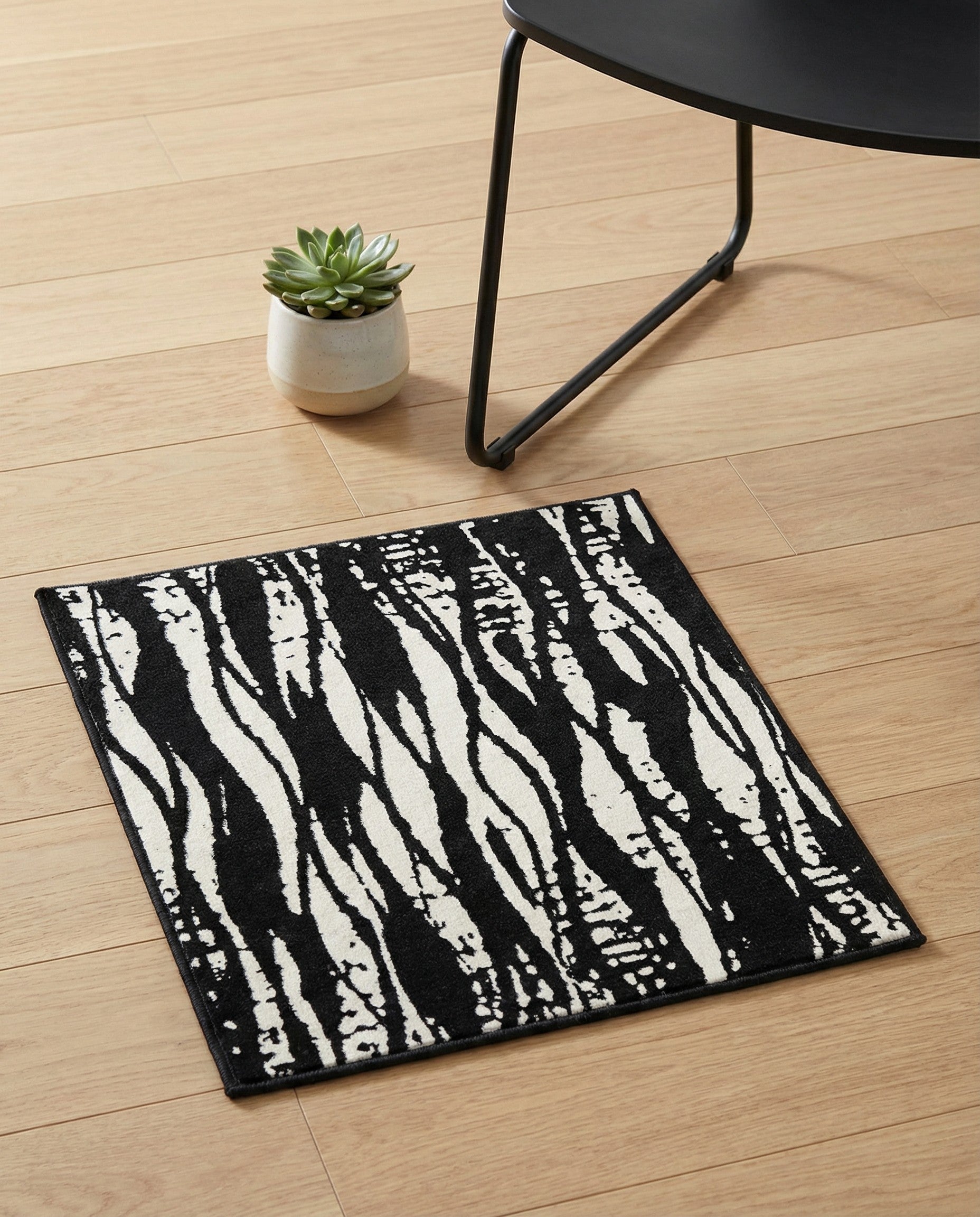 1' 4 x 1' 4 Vince Camuto Sample Rug