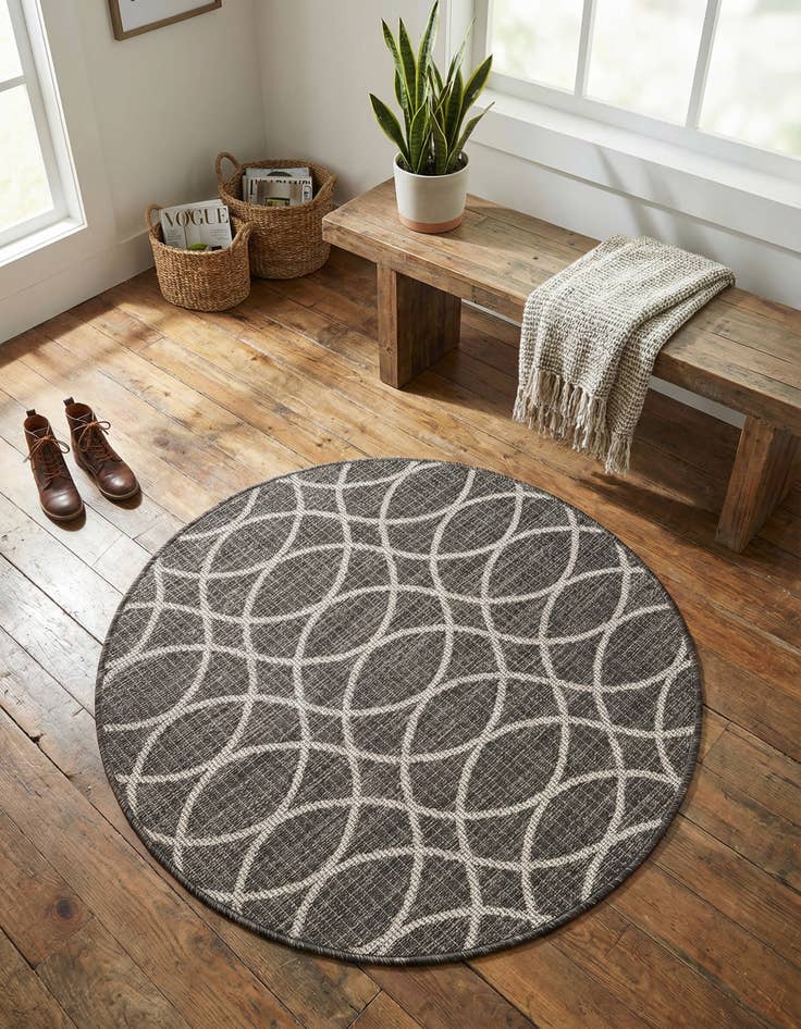 Detail image of 3' x 3' Washable Lattice Indoor / Outdoor Round Rug