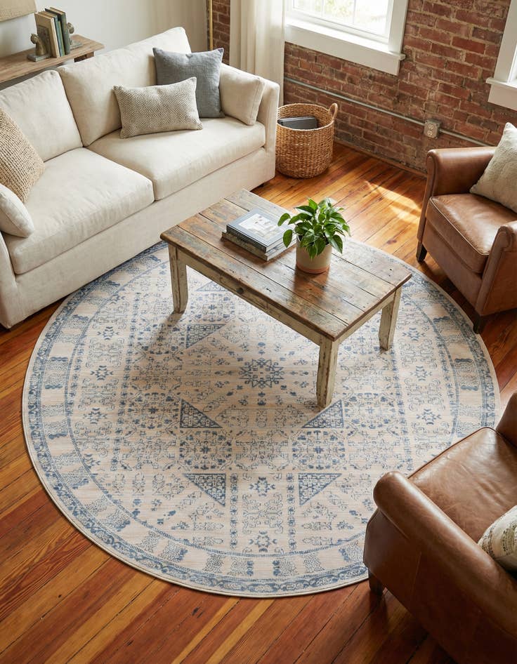 Detail image of 6' x 6' Victoria Round Rug