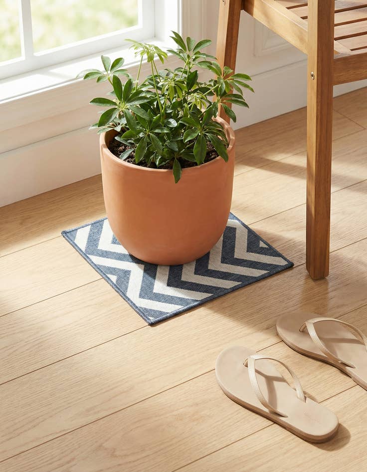 Detail image of 1' 3 x 1' 3 Washable Coastal Indoor / Outdoor Sample Rug