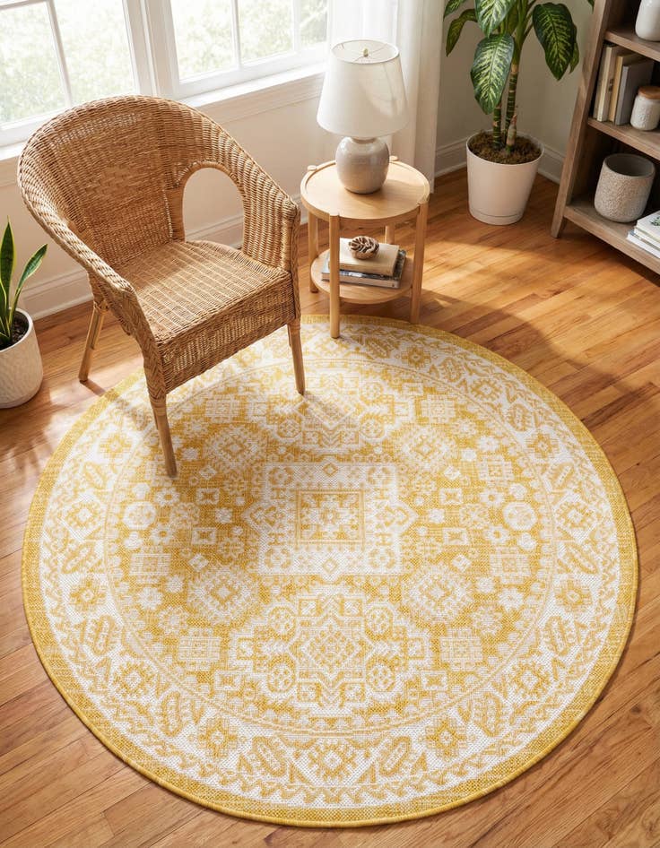 Detail image of 4' x 4' Washable Aztec Indoor / Outdoor Round Rug