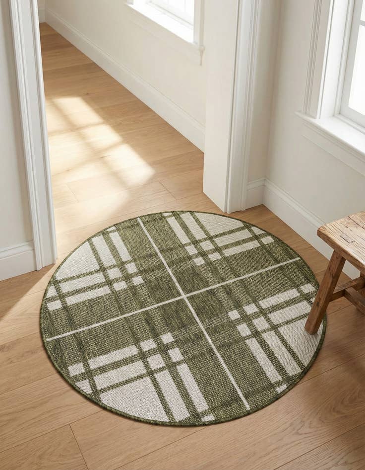 Detail image of 3' x 3' Washable Checkered Indoor / Outdoor Round Rug