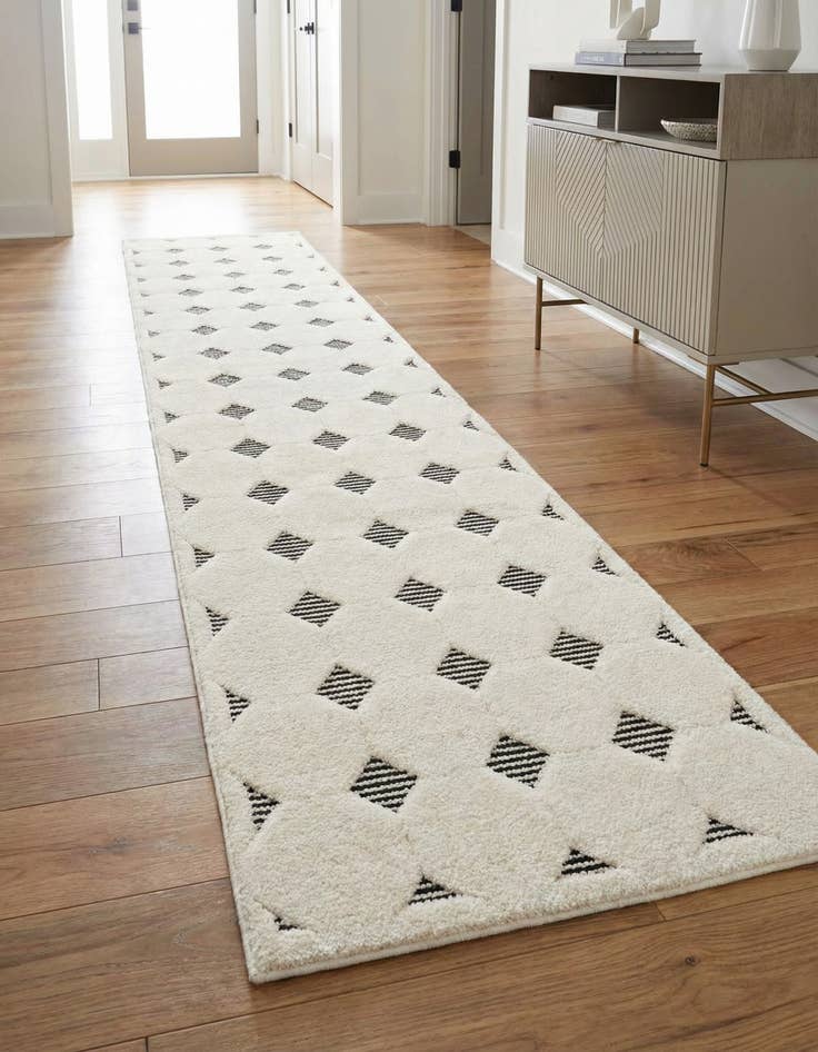 Detail image of 2' 7 x 12' Prismatic Runner Rug