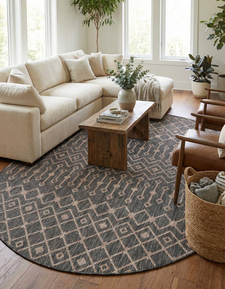 Detail image of 7' 10 x 10' Easy-Clean Trellis Indoor / Outdoor Oval Rug
