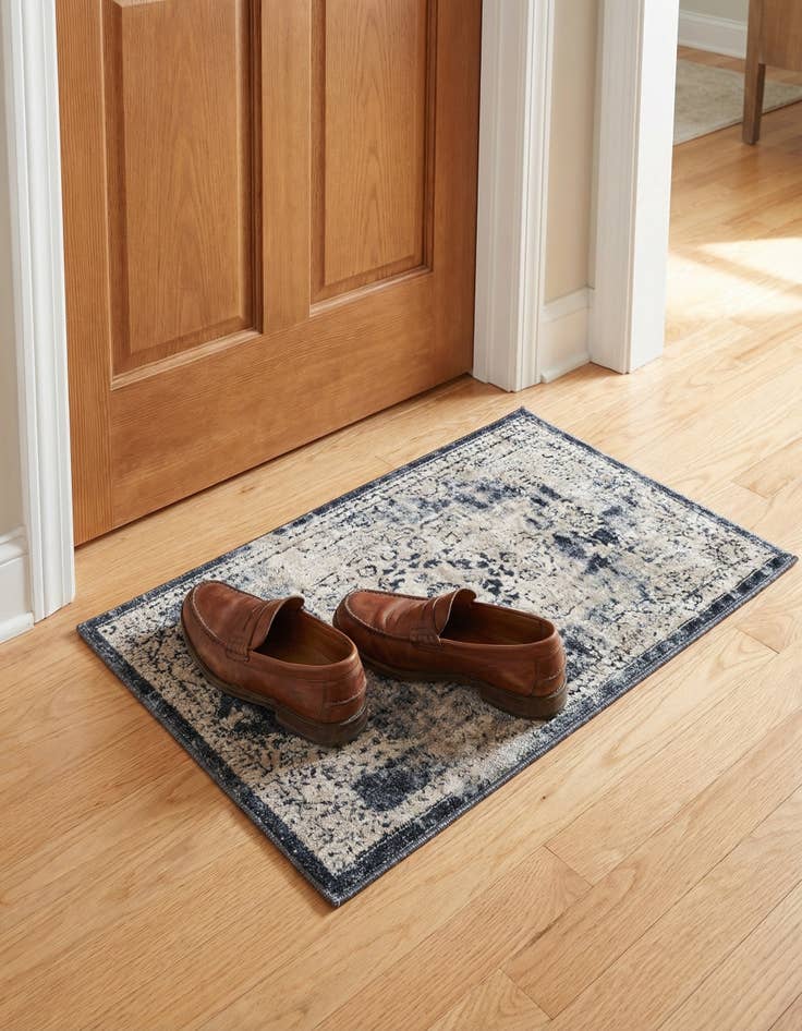 Detail image of 2' x 3' Eliza Rug