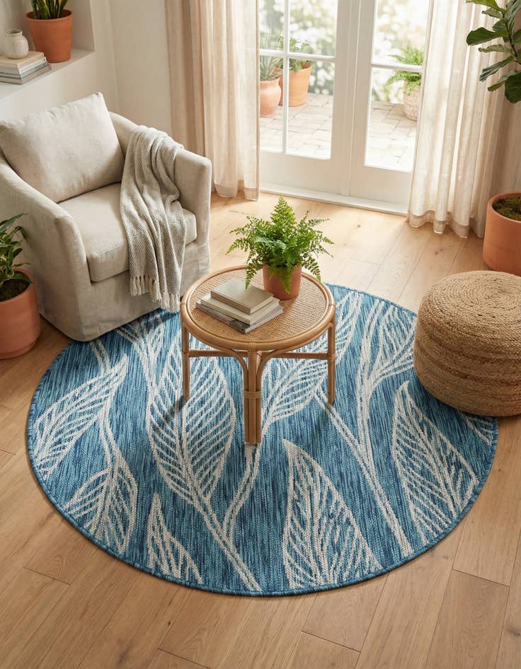 Detail image of 4' x 4'  Washable Botanical Indoor / Outdoor Round Rug