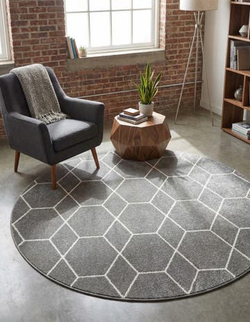 7' 10 x 7' 10 Lattice Frieze Round Rug