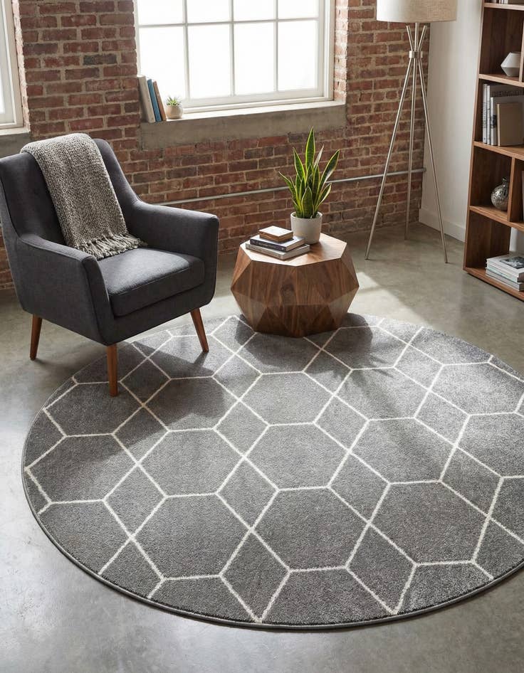 Detail image of 7' 10 x 7' 10 Lattice Frieze Round Rug