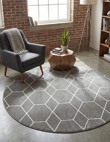 7' 10 x 7' 10 Lattice Frieze Round Rug