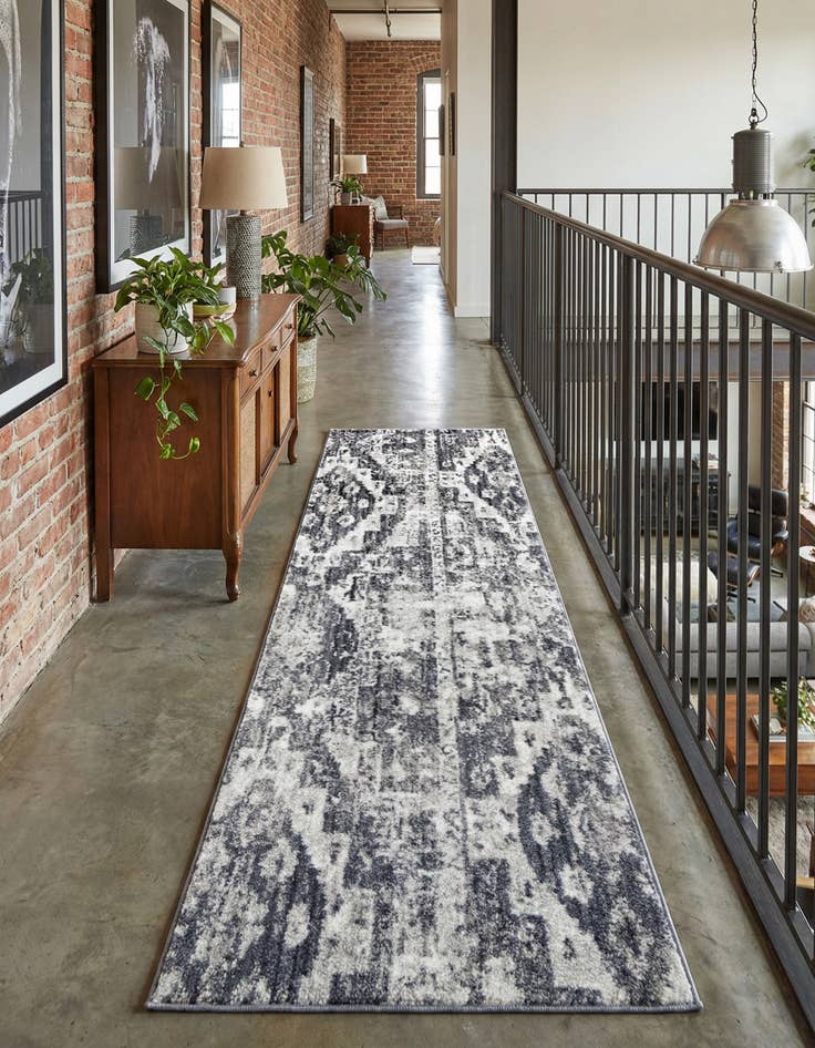 Detail image of 2' 2 x 6' Madrid Runner Rug