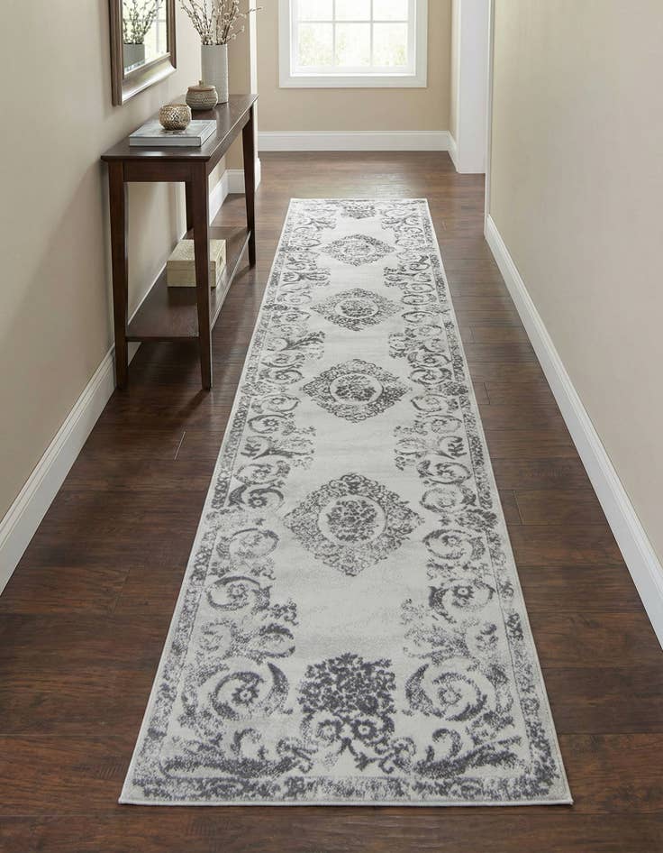 Detail image of 2' x 9' 10 Finsbury Runner Rug