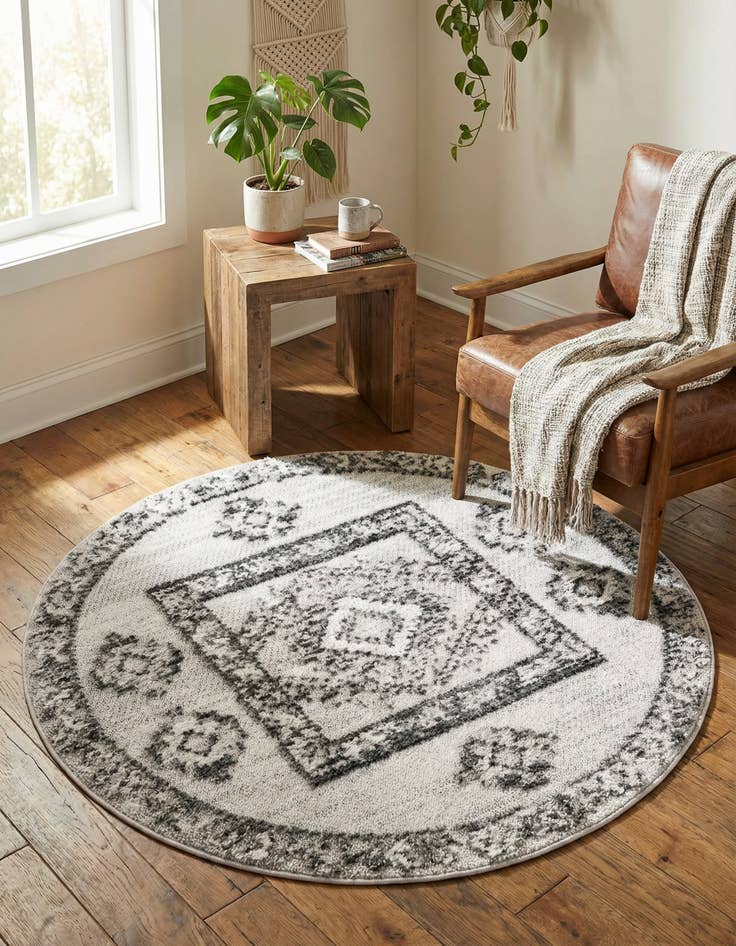 Detail image of 4' x 4' Cherokee Round Rug