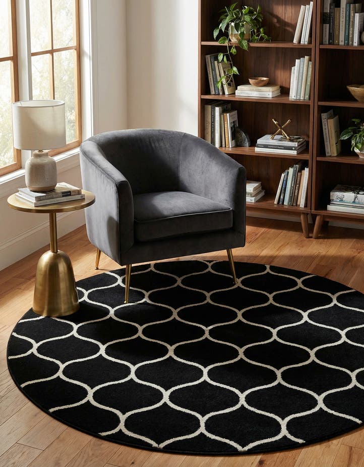 7' 10 x 7' 10 Lattice Frieze Round Rug