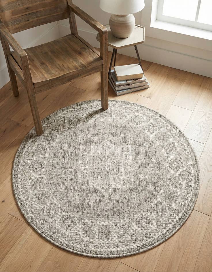 Detail image of 3' x 3'  Washable Aztec Indoor / Outdoor Round Rug