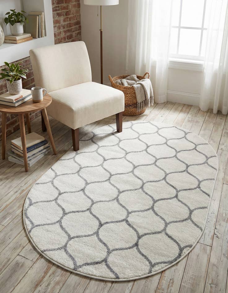 Detail image of 3' x 5' 3 Trellis Frieze Oval Rug