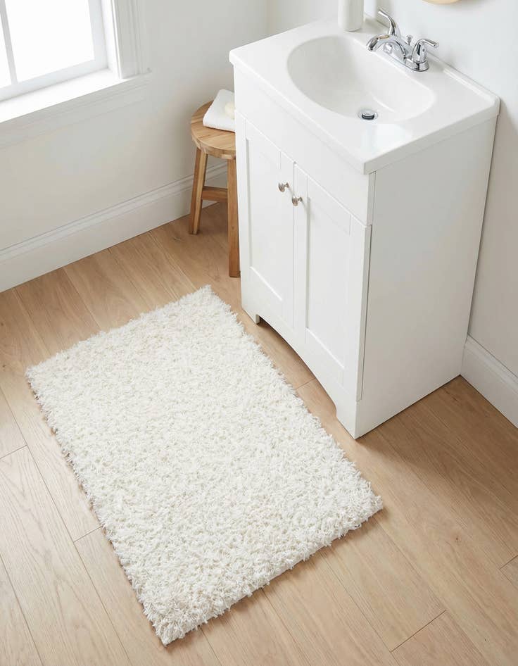 Detail image of 2' 2 x 3' Comfort Solid Shag Rug