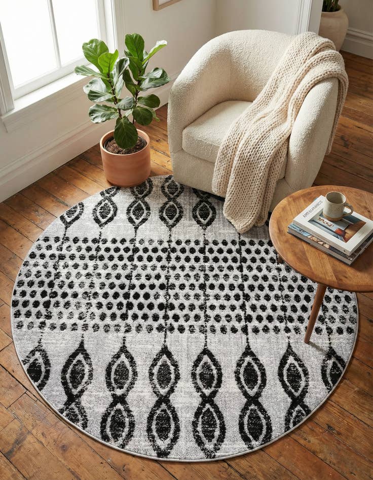 Detail image of 7' x 7' Cherokee Round Rug