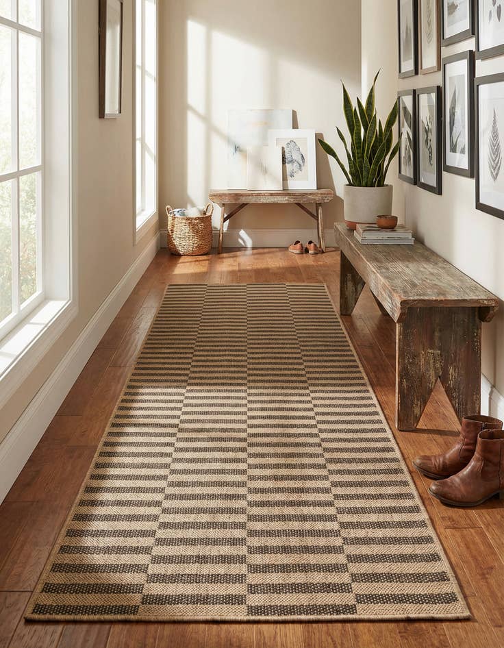 Detail image of 2' 9 x 8' Dunes Runner Rug