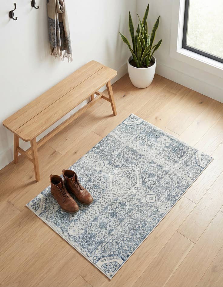 Detail image of 2' x 3' Newport Rug