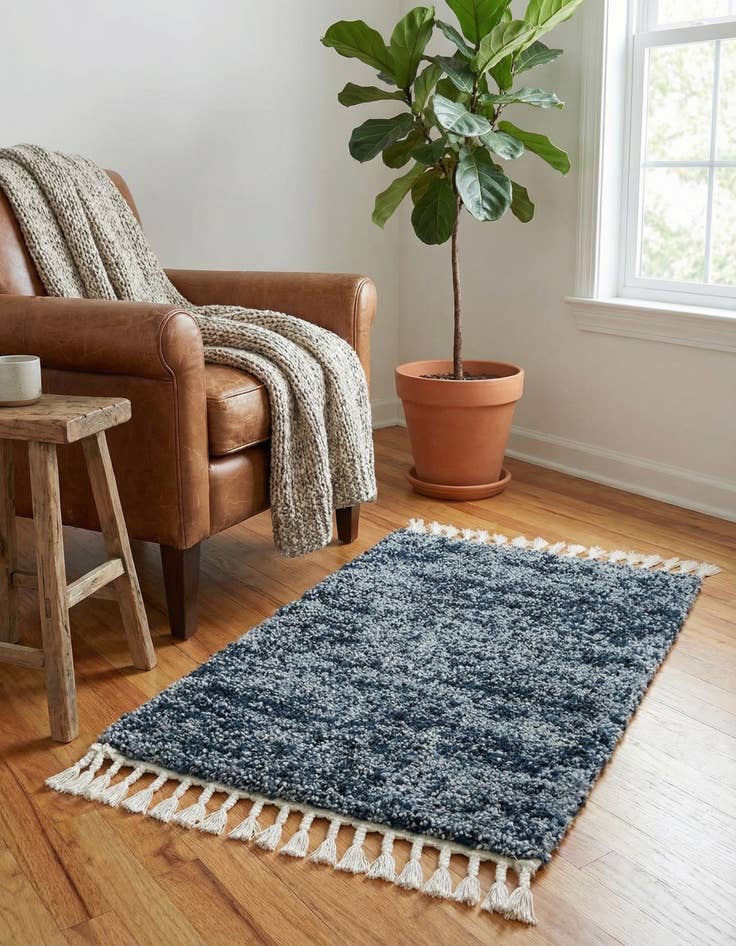 Detail image of 2' 2 x 3' Lagom Shag Rug