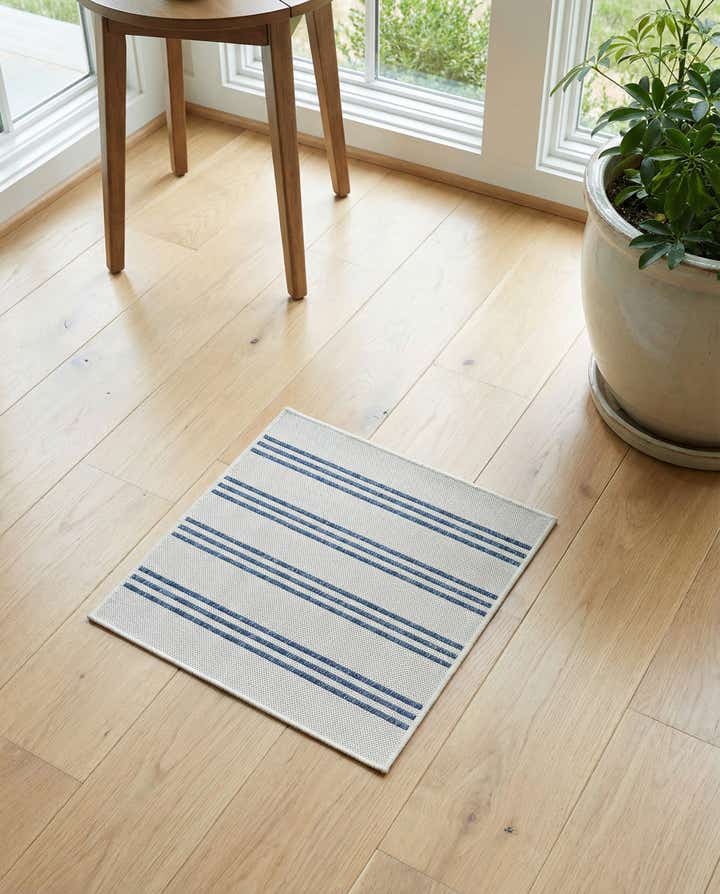 1' 4 x 1' 4 Easy-Clean Jill Zarin Anguilla Indoor / Outdoor Sample Rug