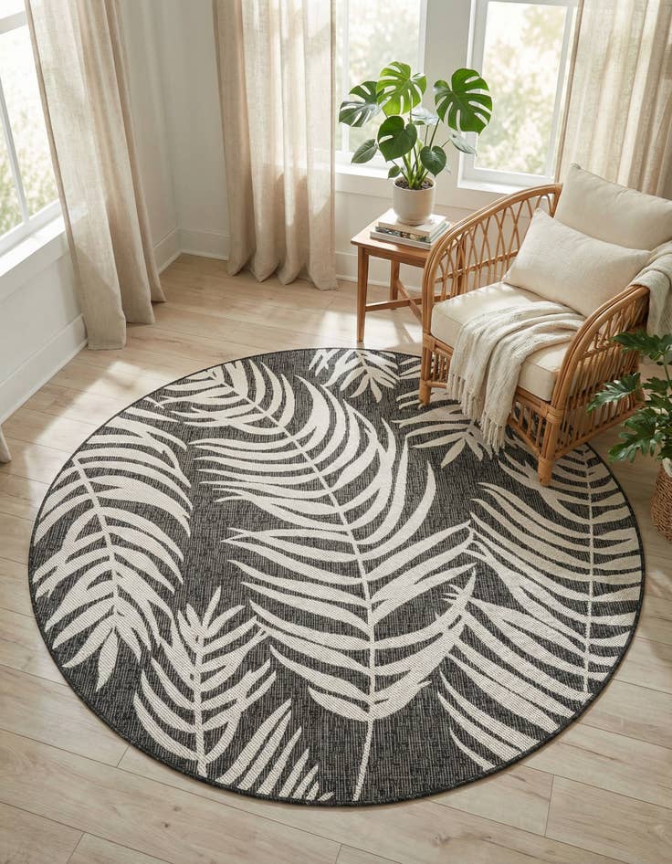Detail image of 6' x 6' Washable Botanical Indoor / Outdoor Round Rug