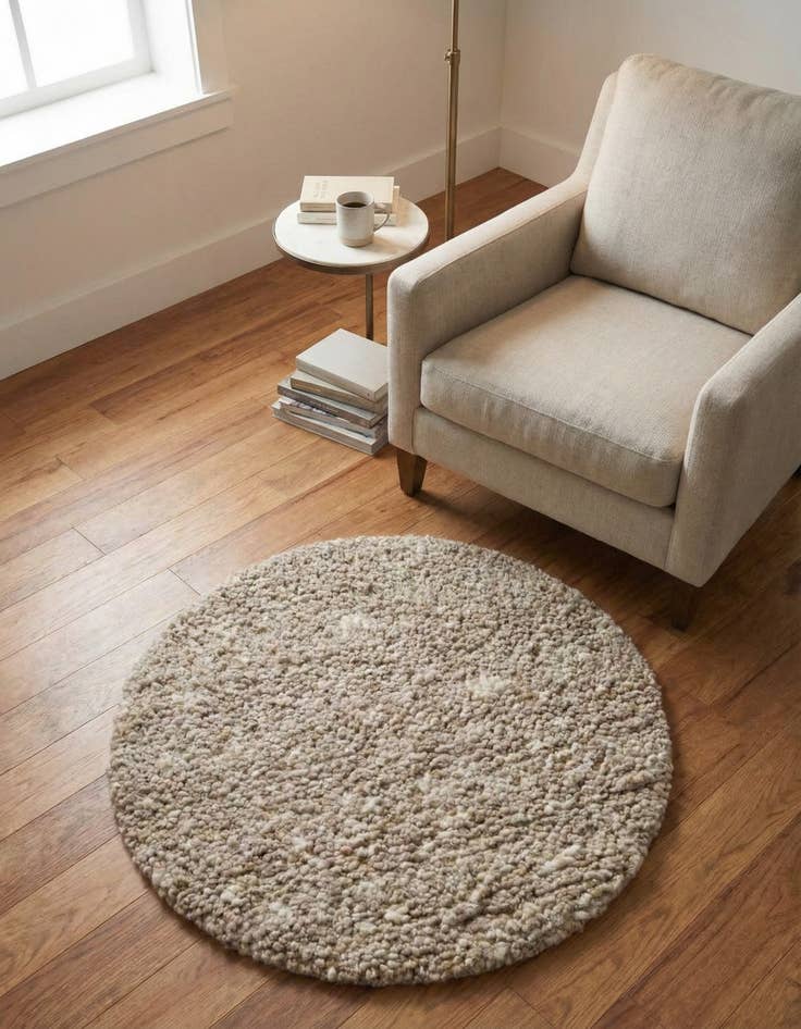 Detail image of 3' 1 x 3' 1 Hand Woven Haka Deluxe Shag Round Rug