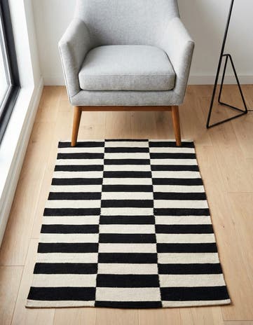 2' 8 x 3' 9 Hand Woven Kilim Modern Wool Rug