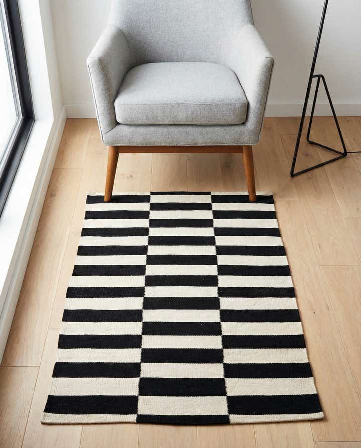 2' 8 x 3' 9 Hand Woven Kilim Modern Wool Rug