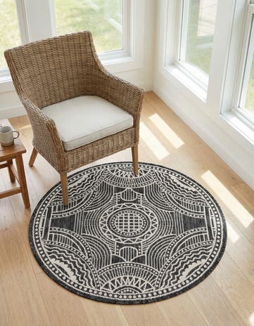 3' 1 x 3' 1 Easy-Clean Traditional Indoor / Outdoor Round Rug