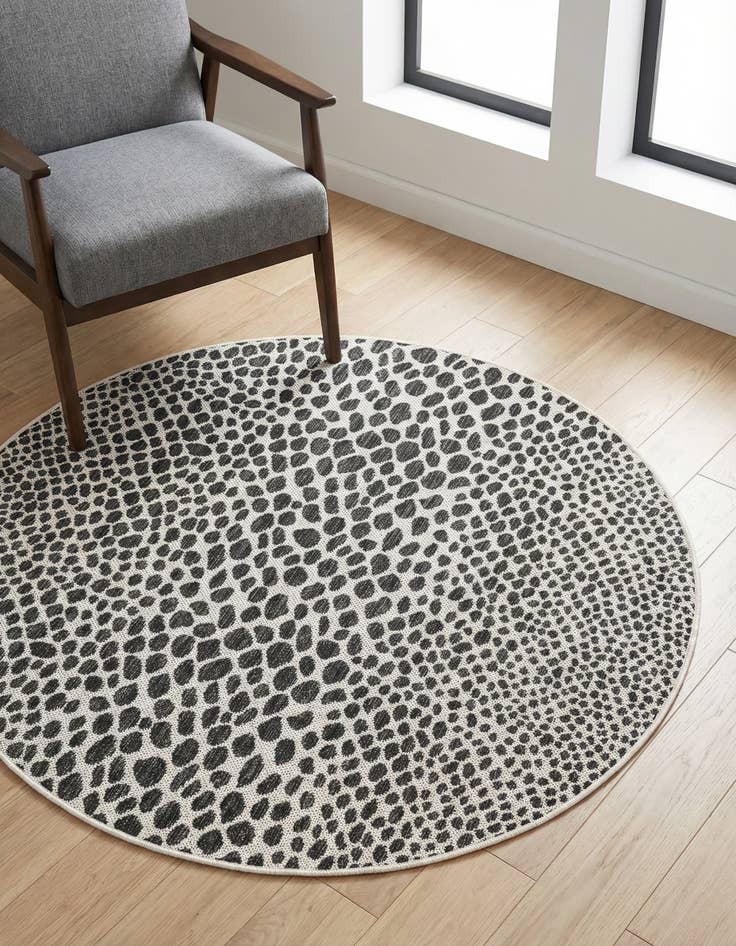 Detail image of 4' x 4' Easy-Clean Jill Zarin Cape Town Indoor / Outdoor Round Rug
