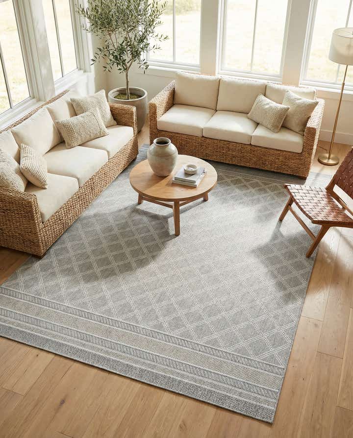 7' 1 x 10' Easy-Clean Lattice Indoor / Outdoor Rug