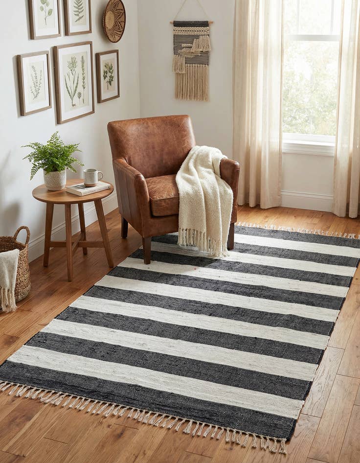 Detail image of 5' 1 x 8' Hand Woven Chindi Rag Rug