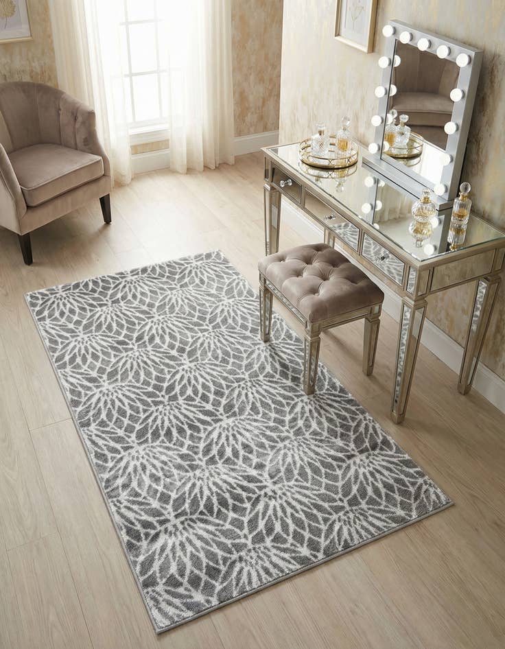 Detail image of 3' x 5' 3 Marilyn Monroe&trade; Glam Dahlia Rug