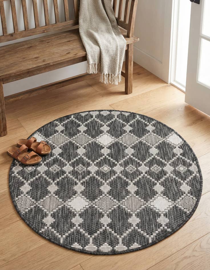 Detail image of 3' x 3'  Washable Trellis Indoor / Outdoor Round Rug