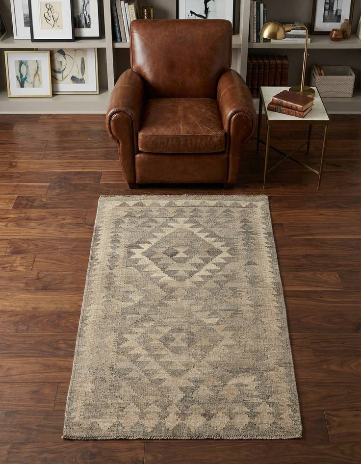 Detail image of 2' 6 x 4' 2 Hand Woven Kilim Maymana Wool Rug