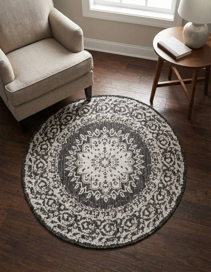 Detail image of 3' x 3' Easy-Clean Traditional Indoor / Outdoor Round Rug