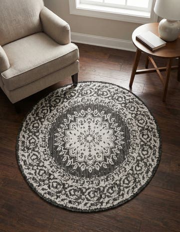Black and White Easy-Clean Traditional Indoor / Outdoor Round Rug