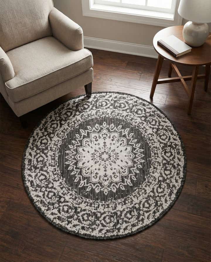 3' x 3' Easy-Clean Traditional Indoor / Outdoor Round Rug