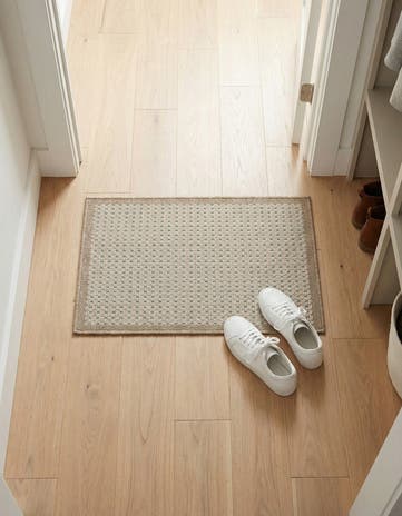 2' x 3' Easy-Clean Border Indoor / Outdoor Rug