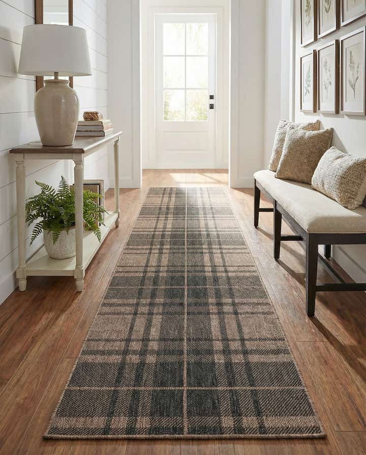 2' 7 x 10' Easy-Clean Checkered Indoor / Outdoor Runner Rug