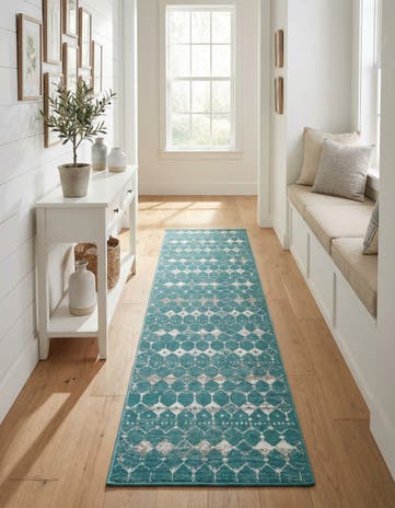 2' x 8' Easy-Clean Lattice Indoor / Outdoor Runner Rug