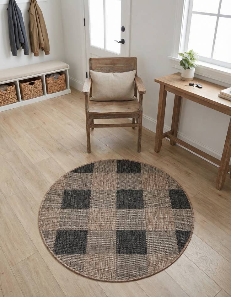 Detail image of 3' x 3' Easy-Clean Checkered Indoor / Outdoor Round Rug
