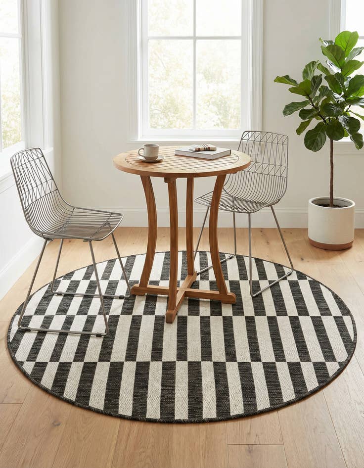 Detail image of 4' x 4' Washable Ribbon Indoor / Outdoor Round Rug