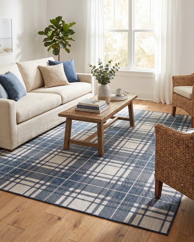 Detail image of 9' x 12' Easy-Clean Checkered Indoor / Outdoor Rug