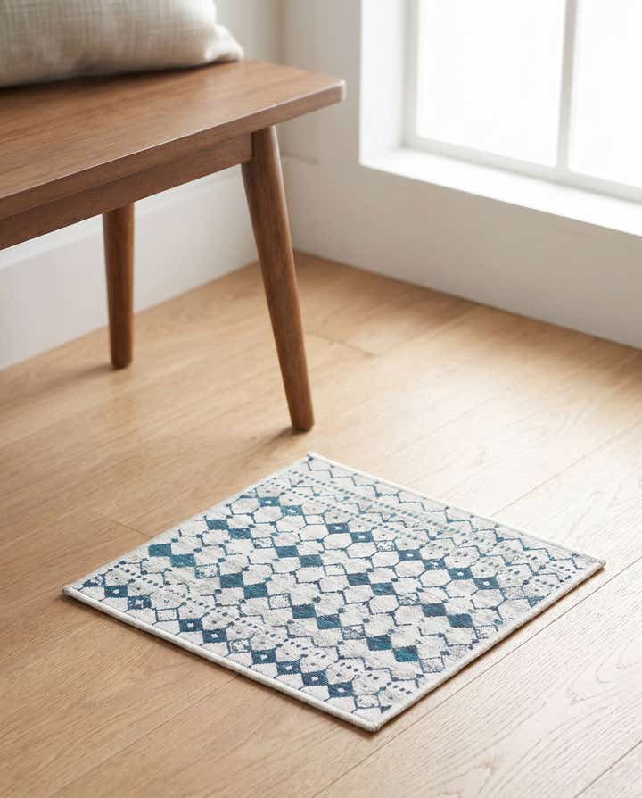 1' 3 x 1' 3 Easy-Clean Trellis Indoor / Outdoor Sample Rug