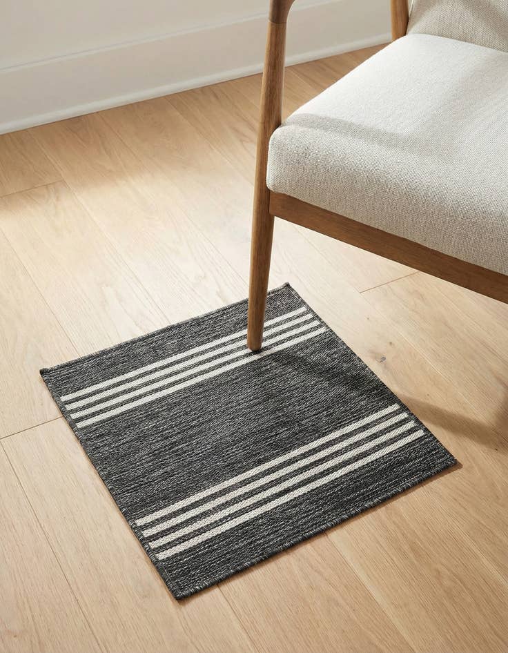 Detail image of 1' 4 x 1' 4 Washable Jill Zarin Indoor / Outdoor Sample Rug